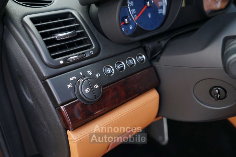 Maserati Quattroporte 4.2 V8 400 Ch EXECUTIVE GT DuoSelect (boite F1) - PARFAIT Etat - Origine France - 2 Propriétaire - Historique MASERATI France - Garantie 12 Mois - <small></small> 29.900 € <small>TTC</small> - #36