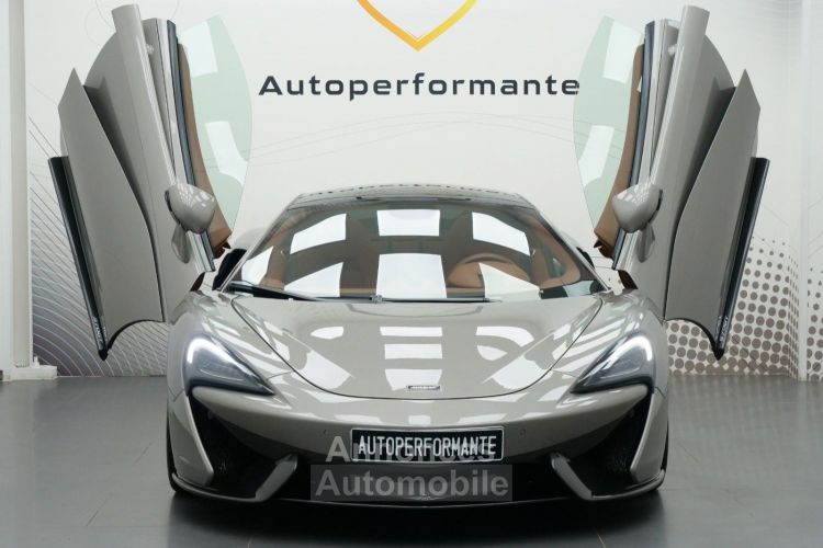 McLaren 570GT BLADE SILVER TOIT PANO CERAMIQUES B&W Garantie 12 mois - <small></small> 154.000 € <small>TTC</small> - #3