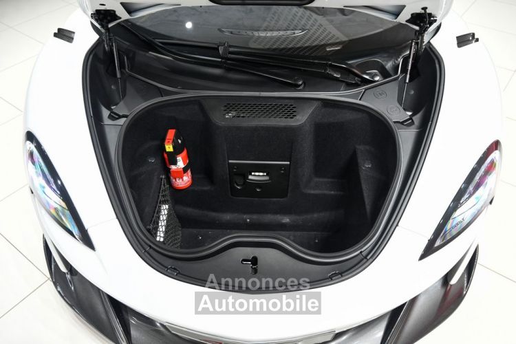 McLaren 600LT V8 3.8 L 600 ch 600LT SENNA CARBON B&W Blanche 1èreM Garantie 12 mois - <small></small> 245.490 € <small>TTC</small> - #4