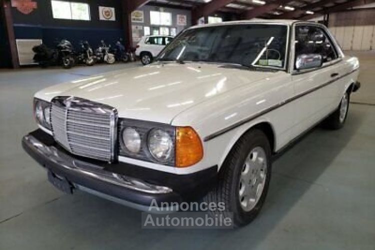 Mercedes 200 200-Series  - <small></small> 18.900 € <small>TTC</small> - #1