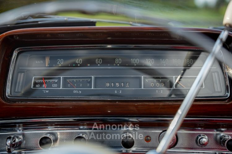 Mercedes 220 S - Ponton Cabriolet - <small></small> 140.000 € <small>TTC</small> - #32