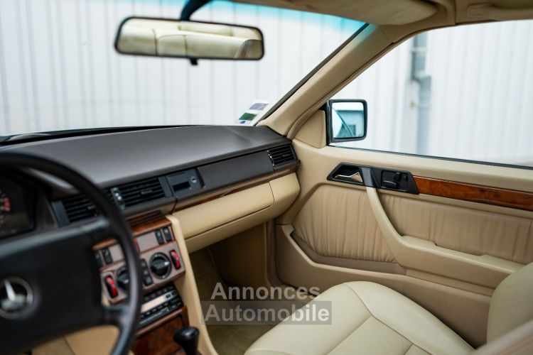 Mercedes 300 CE-24 - <small></small> 15.900 € <small>TTC</small> - #17