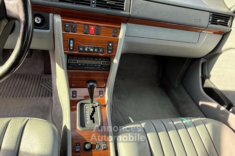 Mercedes 300 300-Series  - <small></small> 25.000 € <small>TTC</small> - #22