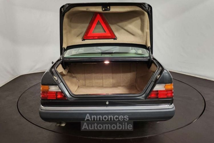 Mercedes 300 CE - <small></small> 17.500 € <small>TTC</small> - #49