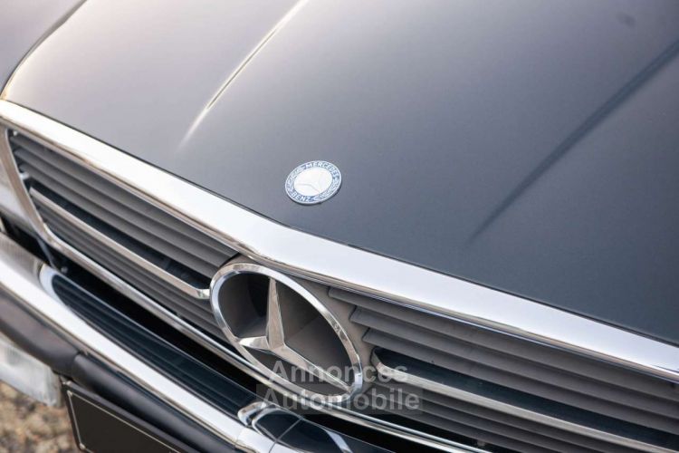 Mercedes 300 SL R107 | MANUAL GEARBOX - <small></small> 45.000 € <small>TTC</small> - #12