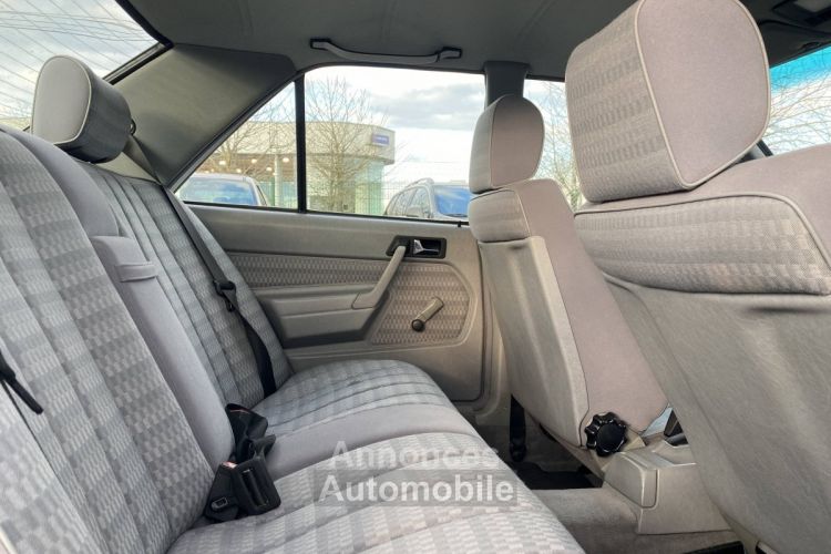 Mercedes Classe E 190 2.3 I 8 V - <small></small> 9.500 € <small>TTC</small> - #7