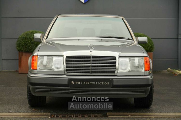 Mercedes Classe E 260 Pullman Limousine 6 Doors V124 - <small></small> 26.900 € <small>TTC</small> - #8