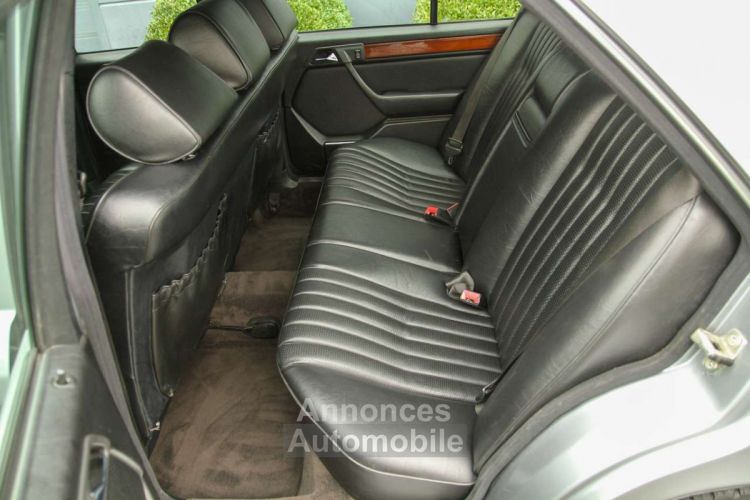 Mercedes Classe E 260 Pullman Limousine 6 Doors V124 - <small></small> 26.900 € <small>TTC</small> - #17