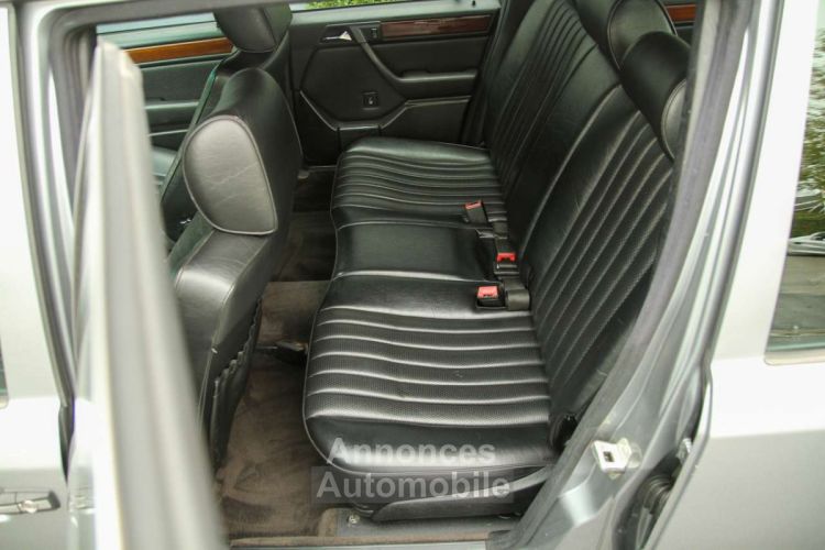 Mercedes Classe E 260 Pullman Limousine 6 Doors V124 - <small></small> 26.900 € <small>TTC</small> - #18