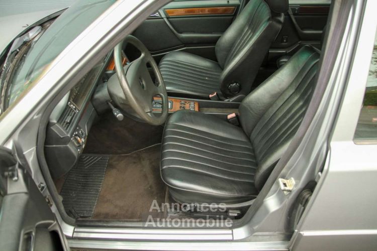 Mercedes Classe E 260 Pullman Limousine 6 Doors V124 - <small></small> 26.900 € <small>TTC</small> - #19