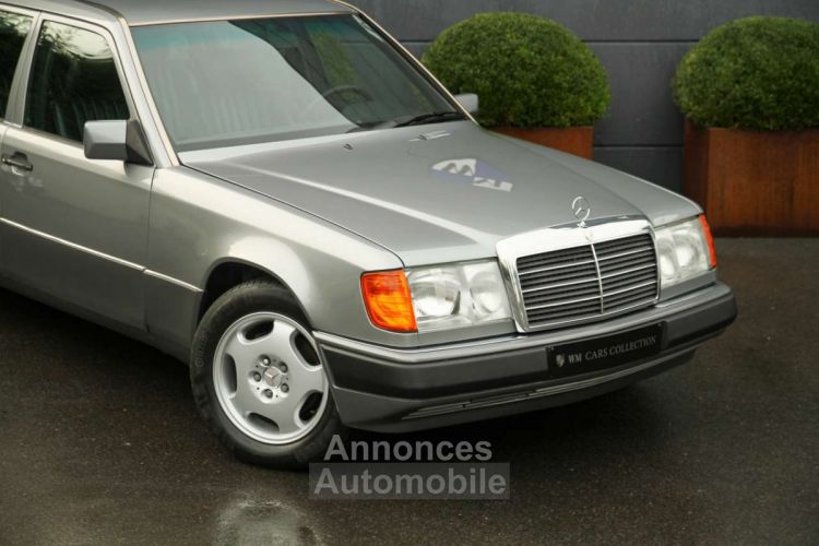 Mercedes Classe E 260 Pullman Limousine 6 Doors V124 - <small></small> 26.900 € <small>TTC</small> - #22