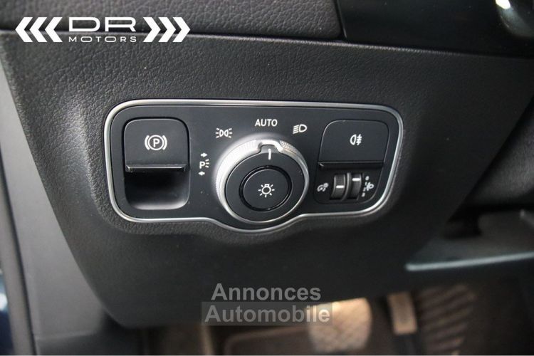 Mercedes Classe GLA 200 D 7 GTRONIC BUSINESS SOLUTION - NAVI WIDESCREEN - <small></small> 27.995 € <small>TTC</small> - #40