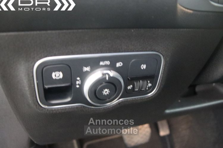 Mercedes GLB 200 d 7G Tronic BUSINESS SOLUTIONS - WIDESCREEN LEDER NAVI MIRROR LINK TREKHAAK - <small></small> 29.995 € <small>TTC</small> - #37