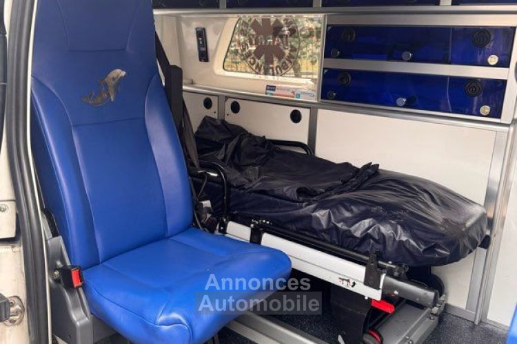 Mercedes Vito Mercedes ambulance X2 2.2 163CV année 02-2021 à 10500 EURO À VENDRE LES 2 - <small></small> 10.500 € <small>TTC</small> - #4