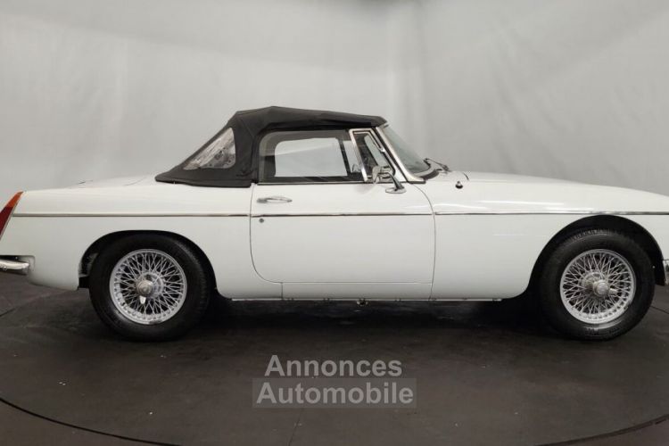 MG MGB B cabriolet boite auto - <small></small> 25.000 € <small>TTC</small> - #27