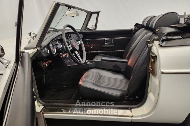 MG MGB B cabriolet boite auto - <small></small> 25.000 € <small>TTC</small> - #32