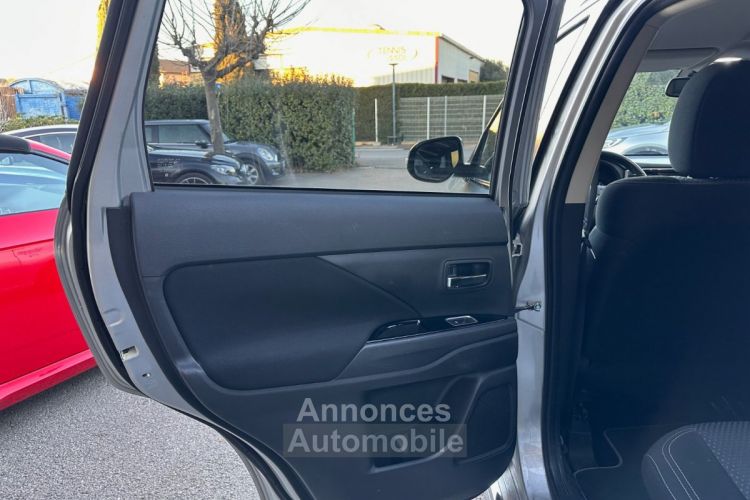 Mitsubishi Outlander PHEV 2.4l PHEV Twin Motor 4WD Business 1ÈRE MAIN - SIÈGES CHAUFF + CAM - <small></small> 22.990 € <small>TTC</small> - #25