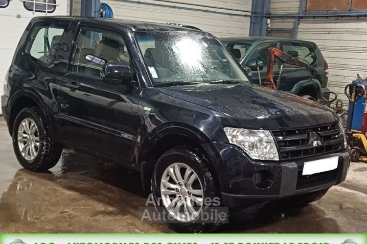 Mitsubishi Pajero III (2) 3.2 DI-D 200CH INVITE 3P - <small></small> 19.700 € <small>TTC</small> - #1