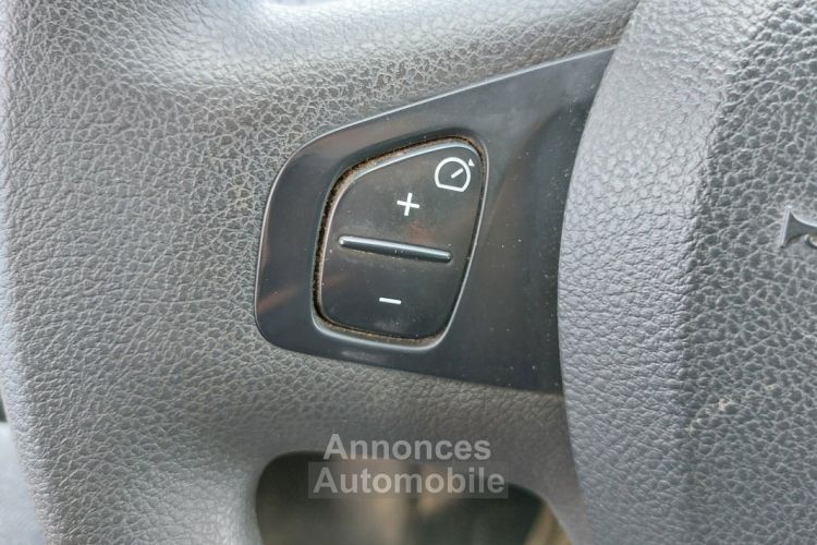 Nissan NV300 FOURGON L1H1 2T8 2.0 DCI 120 BVM 1ERE MAIN - <small></small> 22.490 € <small>TTC</small> - #25