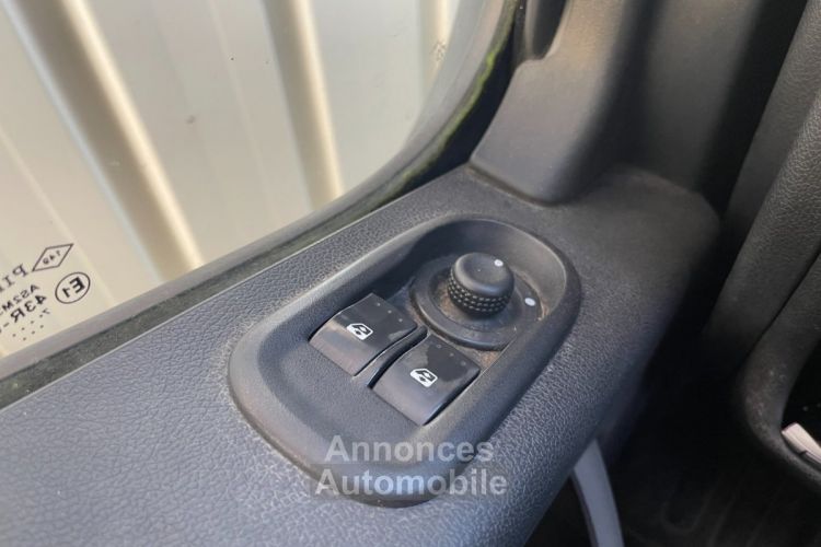 Nissan NV400 FOURGON L2H2 3.5T 2.3 DCI TT 145 S/S N-CONNECTA - <small></small> 13.990 € <small>TTC</small> - #17