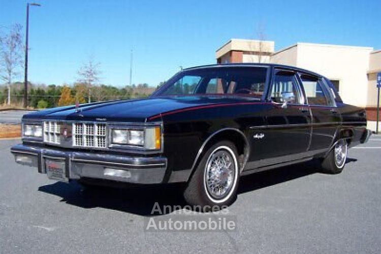 Oldsmobile 98 Ninety-Eight  - <small></small> 22.000 € <small>TTC</small> - #23