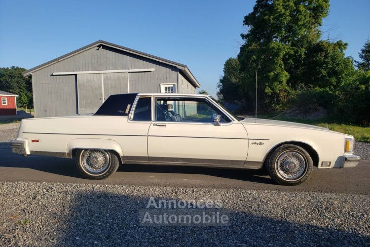 Oldsmobile 98 regency coupe  - <small></small> 17.000 € <small>TTC</small> - #18