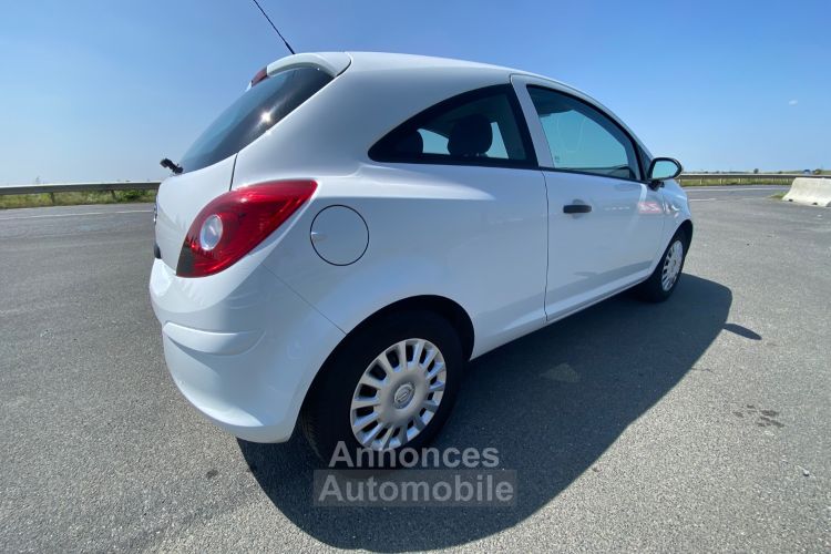 Opel Corsa 1,2 SELECTION - <small></small> 3.590 € <small>TTC</small> - #1