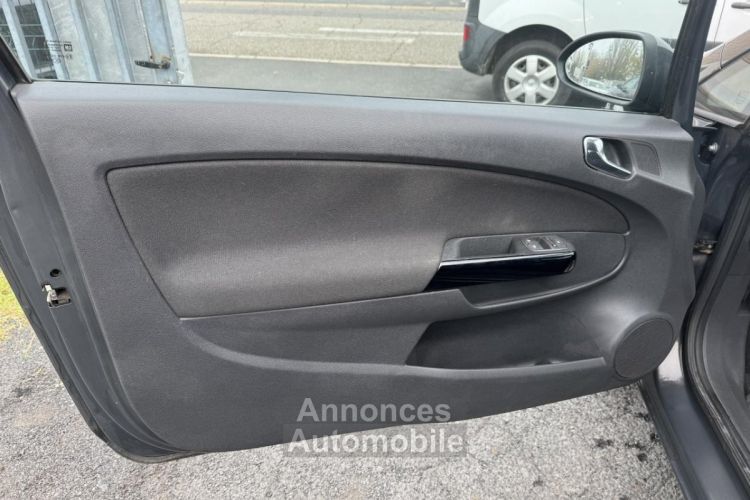 Opel Corsa 1.2i - 85 Twinport Graphite Gps + Clim - <small></small> 6.990 € <small>TTC</small> - #20