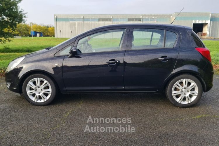 Opel Corsa IV (D) - 1.4i 16V 90ch (5 cv) BVM5 Noir 5 portes Twinport Enjoy 2010 - <small></small> 4.990 € <small>TTC</small> - #3