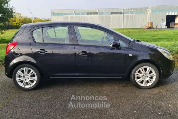 Opel Corsa IV (D) - 1.4i 16V 90ch (5 cv) BVM5 Noir 5 portes Twinport Enjoy 2010 - <small></small> 4.990 € <small>TTC</small> - #4