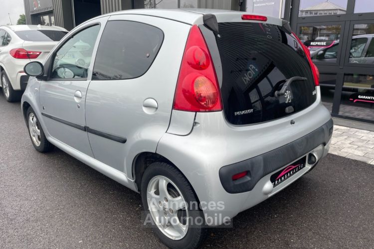 Peugeot 107 1.0e 12v 68ch blue lion 2-tronic black silver avec climatisation - <small></small> 6.290 € <small>TTC</small> - #5