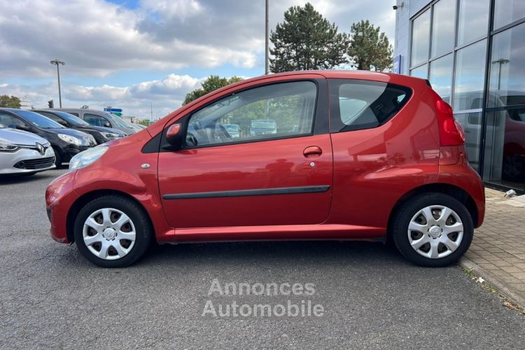 Peugeot 107 1.0e 12V 68ch BLUE LION Urban - <small></small> 4.890 € <small>TTC</small> - #4