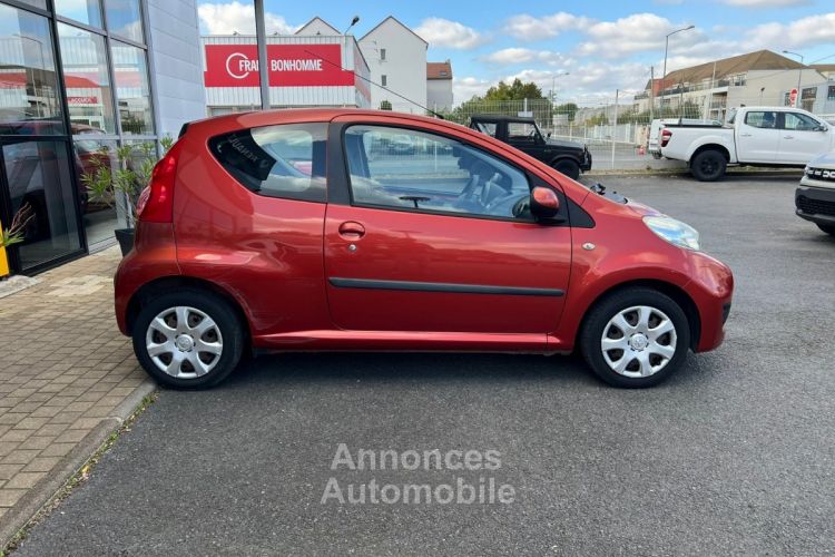 Peugeot 107 1.0e 12V 68ch BLUE LION Urban - <small></small> 4.890 € <small>TTC</small> - #8