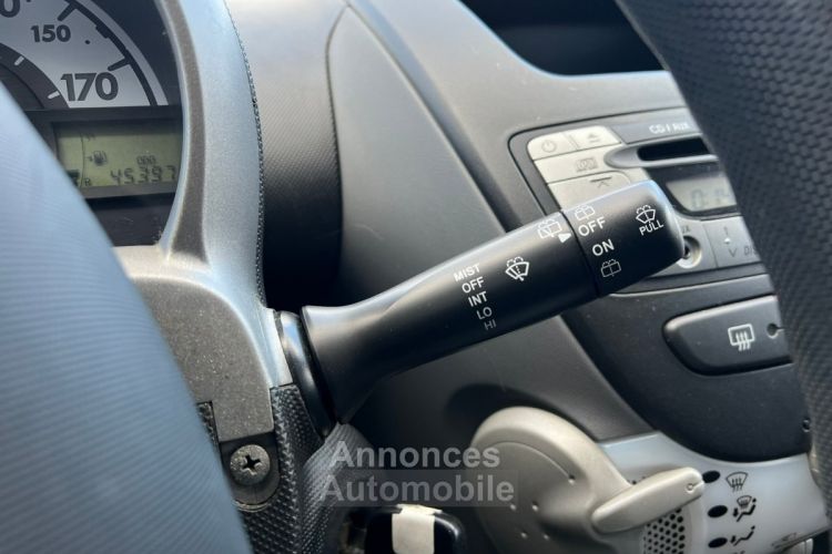 Peugeot 107 1.0e 12V 68ch BLUE LION Urban - <small></small> 4.890 € <small>TTC</small> - #29