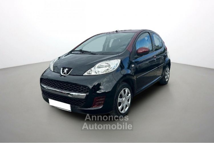 Peugeot 107 1.0e 12V 68ch BVA Black et Silver - <small></small> 6.490 € <small>TTC</small> - #1