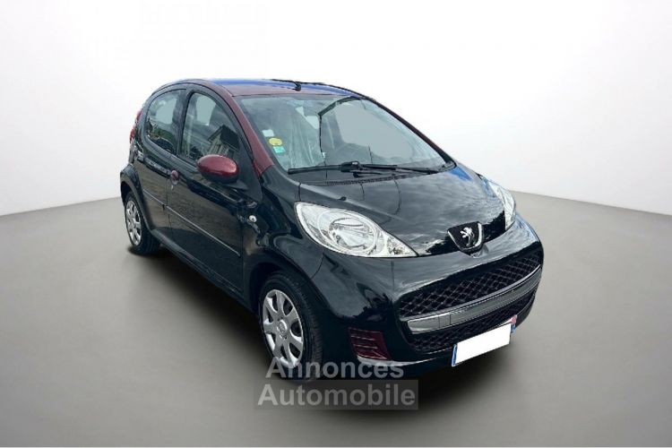 Peugeot 107 1.0e 12V 68ch BVA Black et Silver - <small></small> 6.490 € <small>TTC</small> - #2