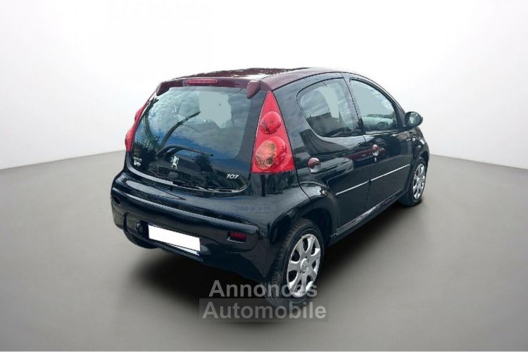 Peugeot 107 1.0e 12V 68ch BVA Black et Silver - <small></small> 6.490 € <small>TTC</small> - #5