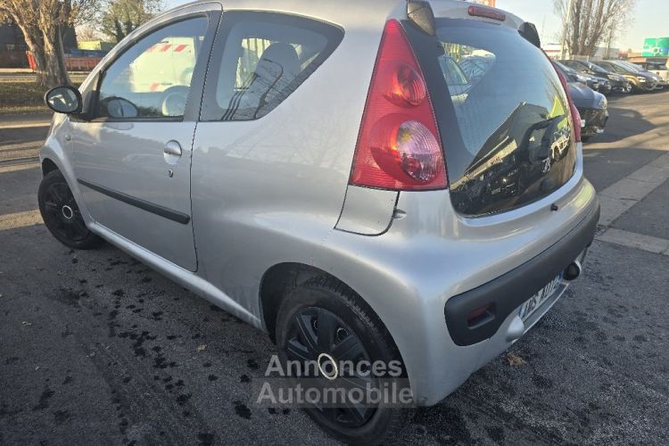 Peugeot 107 1.0e 12V 68ch Urban - <small></small> 2.790 € <small>TTC</small> - #4