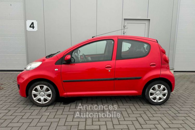 Peugeot 107 1.0i Urban FAIBLE KILOMÉTRAGE GARANTIE 12 M - <small></small> 3.890 € <small>TTC</small> - #8