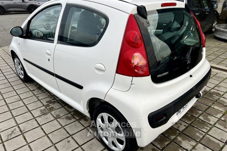 Peugeot 107 (PM_, PN_) 1.0 (68Ch) BLUE LION TRENDY - <small></small> 4.990 € <small>TTC</small> - #5