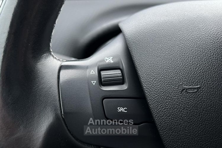 Peugeot 2008 1.2 130 Ch ALLURE CAMERA / GPS CARPLAY - <small></small> 11.990 € <small>TTC</small> - #18