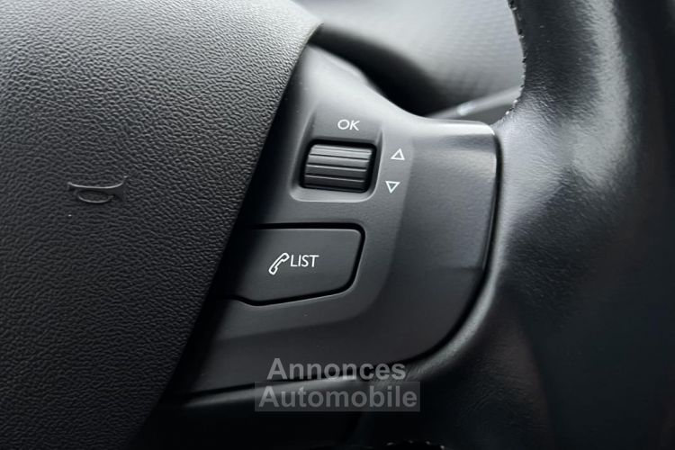 Peugeot 2008 1.2 130 Ch ALLURE CAMERA / GPS CARPLAY - <small></small> 11.990 € <small>TTC</small> - #19