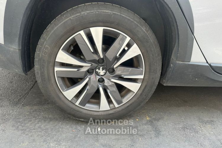 Peugeot 2008 1.2 PureTech 110ch SS BVM5 Allure - <small></small> 12.490 € <small>TTC</small> - #17