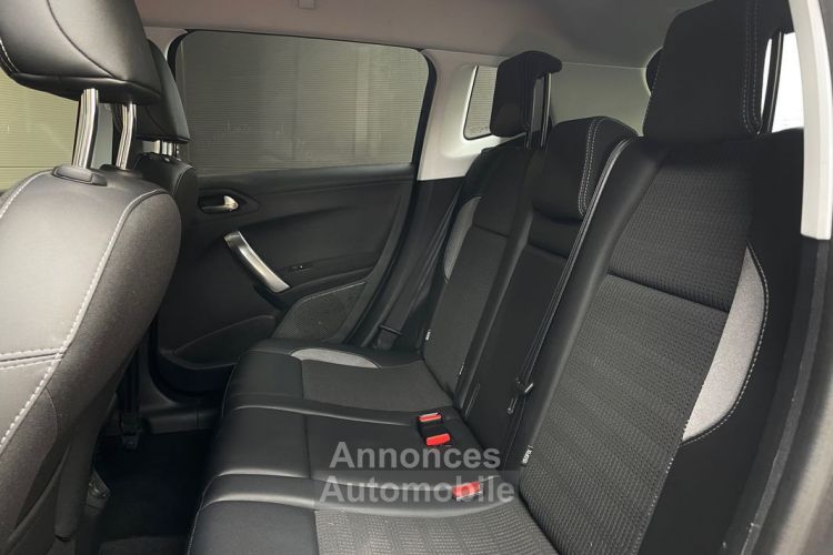 Peugeot 2008 1.2i 130 cv Crit'air 1 Allure Gris Platinium Boite Automatique Caméra de recul Climatisation Ct Ok 2027 - <small></small> 11.990 € <small>TTC</small> - #4