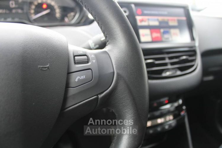 Peugeot 2008 1,2L THP 12V 110CV BVA EAT6 PACK SPORT /SIGNATURE 5 PORTES 2019 ÉTAT PARFAIT GARANTIE 12 MOIS - <small></small> 14.990 € <small>TTC</small> - #32