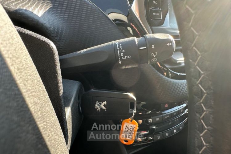 Peugeot 2008 130ch Allure DISTRIB NEUVE + GARANTIE 1 AN + CARPLAY + SIÈGES CHAUFF + ROUE SECOURS - <small></small> 10.990 € <small>TTC</small> - #39