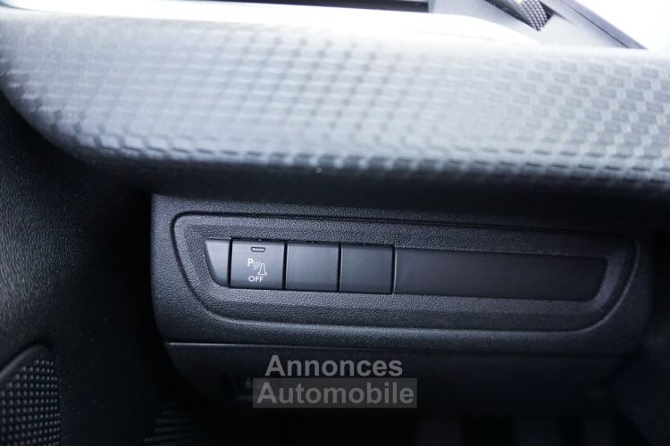 Peugeot 2008 1.6 BlueHDi 100 ch Style - Distribution remplacée - CarPlay - <small></small> 11.490 € <small>TTC</small> - #29