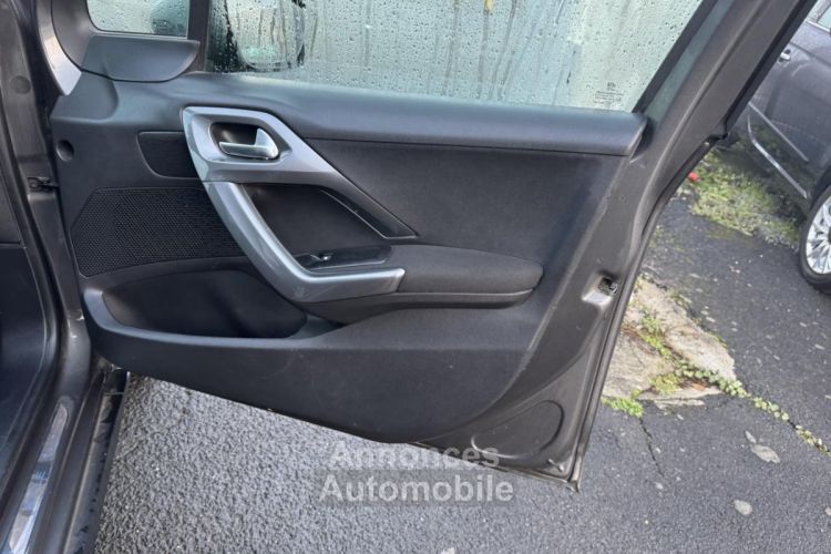 Peugeot 2008 1.6 BlueHDi - 100 Style Gps + Attelage + Radar AR - <small></small> 9.490 € <small>TTC</small> - #17