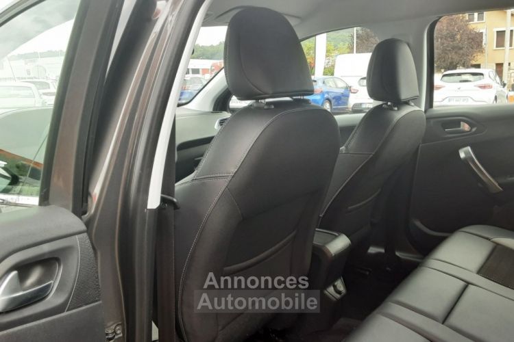 Peugeot 2008 1.6 BlueHDi 100ch BVM5 ALLURE + Camera - <small></small> 14.490 € <small>TTC</small> - #26