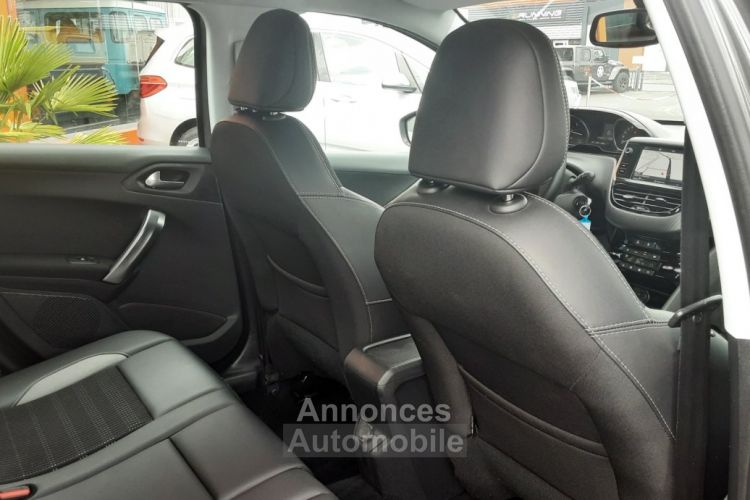 Peugeot 2008 1.6 BlueHDi 100ch BVM5 ALLURE + Camera - <small></small> 14.490 € <small>TTC</small> - #30